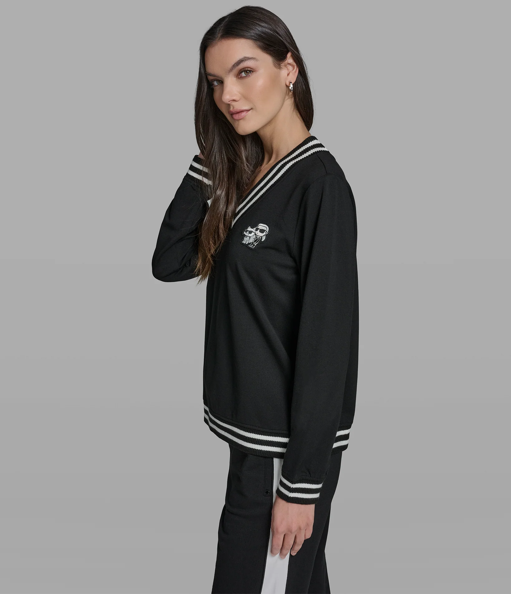 VARSITY PATCH V-NECK SWEATSHIRT - Image 3