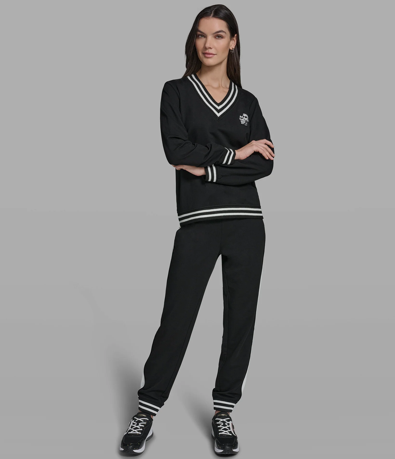VARSITY PATCH V-NECK SWEATSHIRT - Image 4
