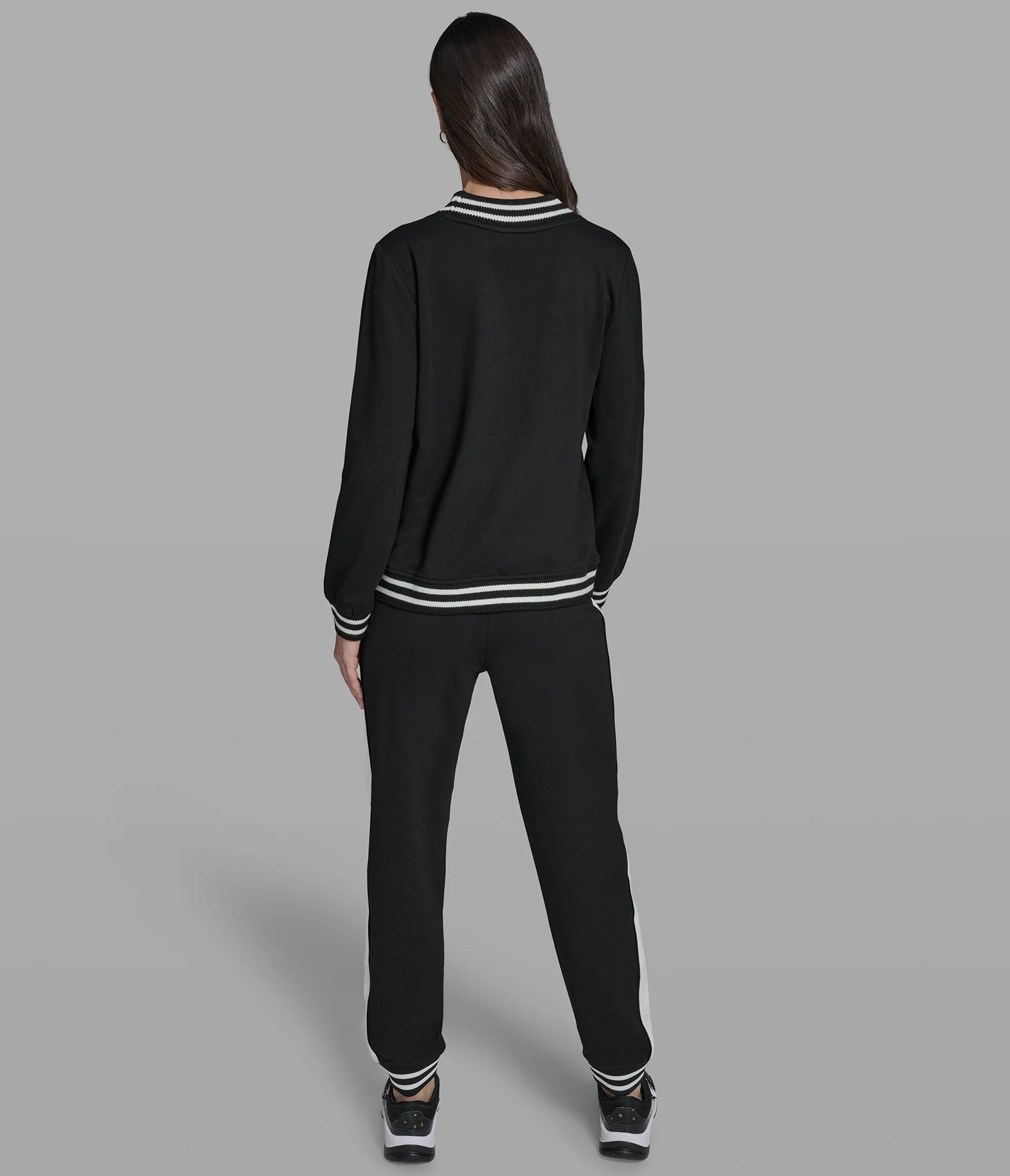 VARSITY PATCH V-NECK SWEATSHIRT - Image 5